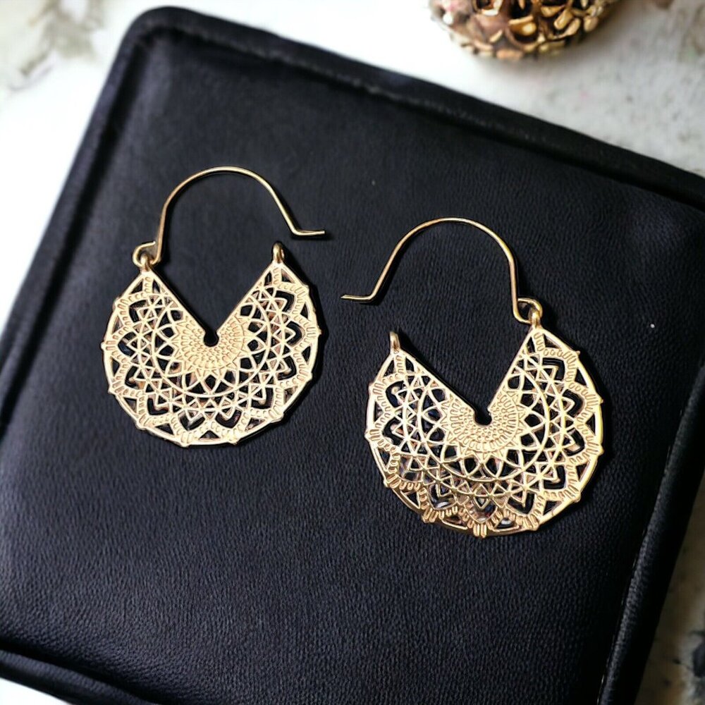 Very Beautiful Gold Lace Looking Dangle Drop Earrings